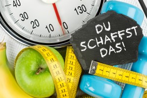 du schaffst das fitness motivation waage maßband apfel tafel konzept hintergrund