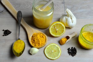 selbstgemachtes Natürliches Antibiotikum mit Honig Golden Honey Kurkuma